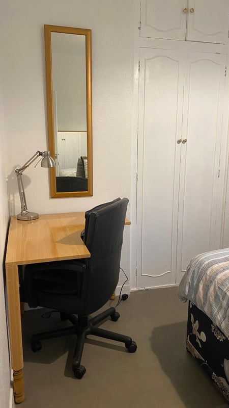 Room Australia Road in Greater London