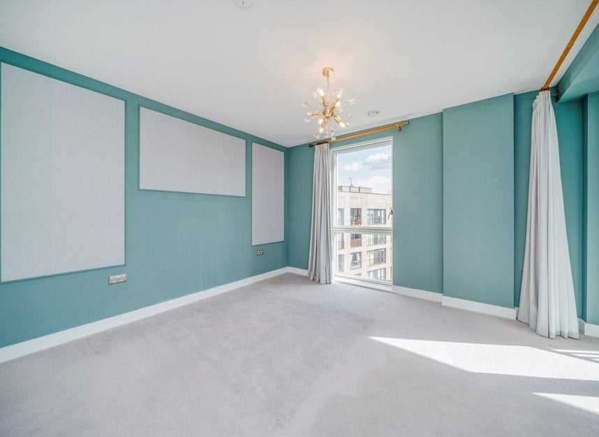 Flat Rookwood Way in Greater London