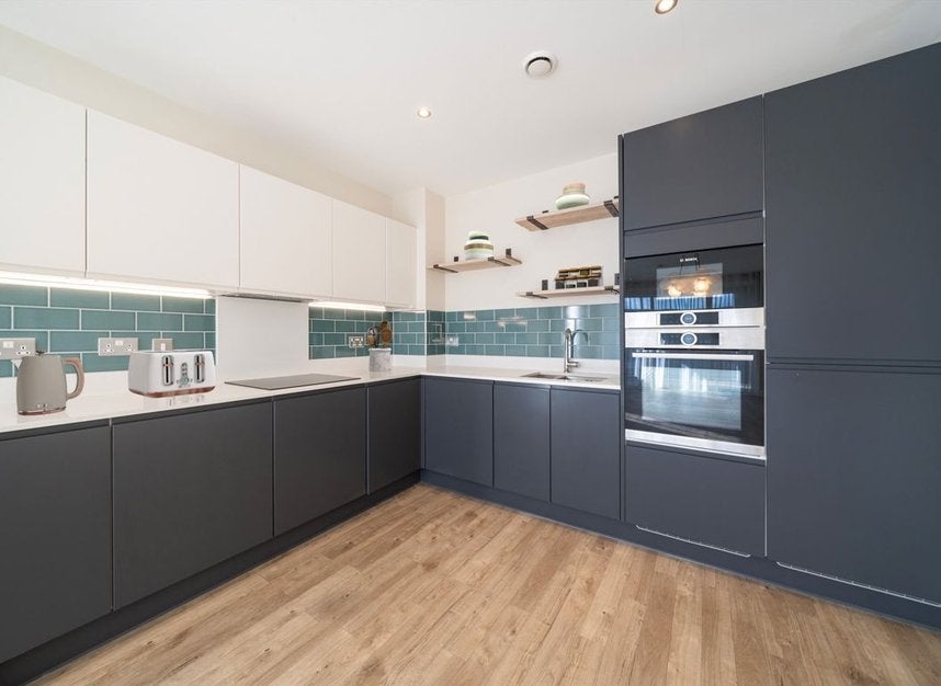 Flat Rookwood Way in Greater London