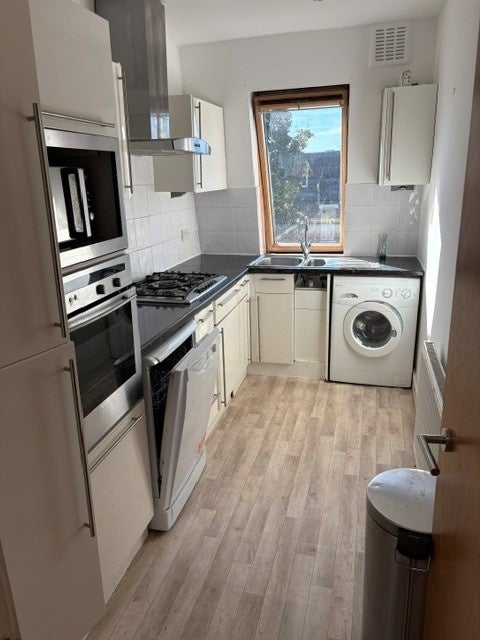 Flat Mercers Road in Greater London