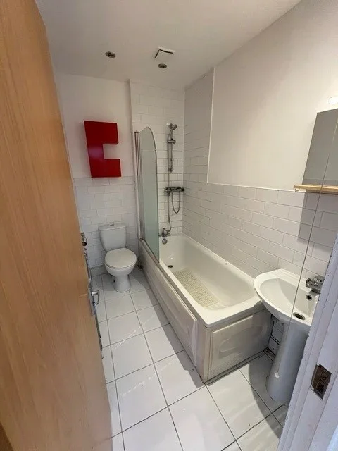 Flat Mercers Road in Greater London