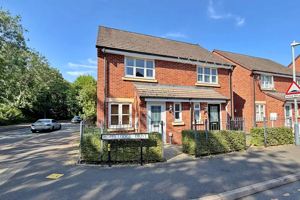House Hopps Lodge Drive in Rugby
