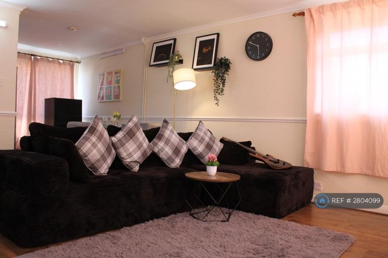 Flat Inglewood Court in Reading