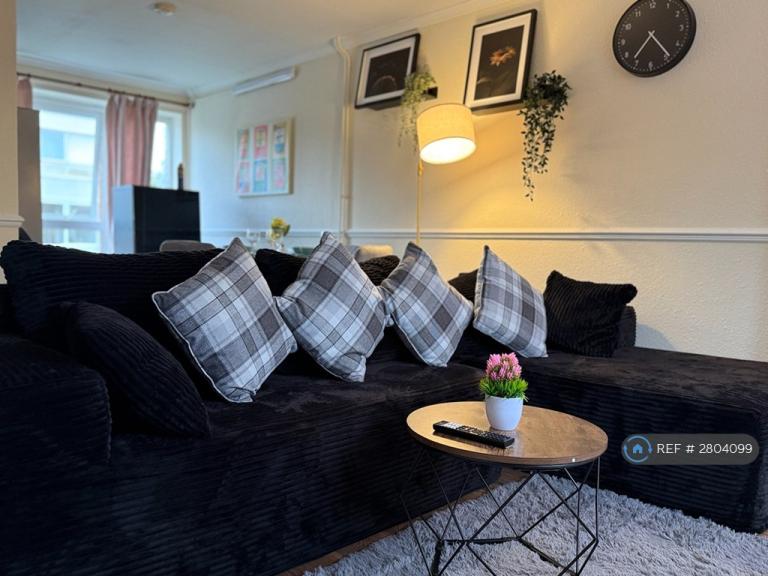 Flat Inglewood Court in Reading