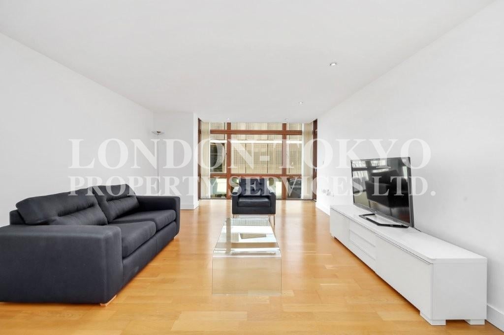 Flat Lymington Road in Greater London