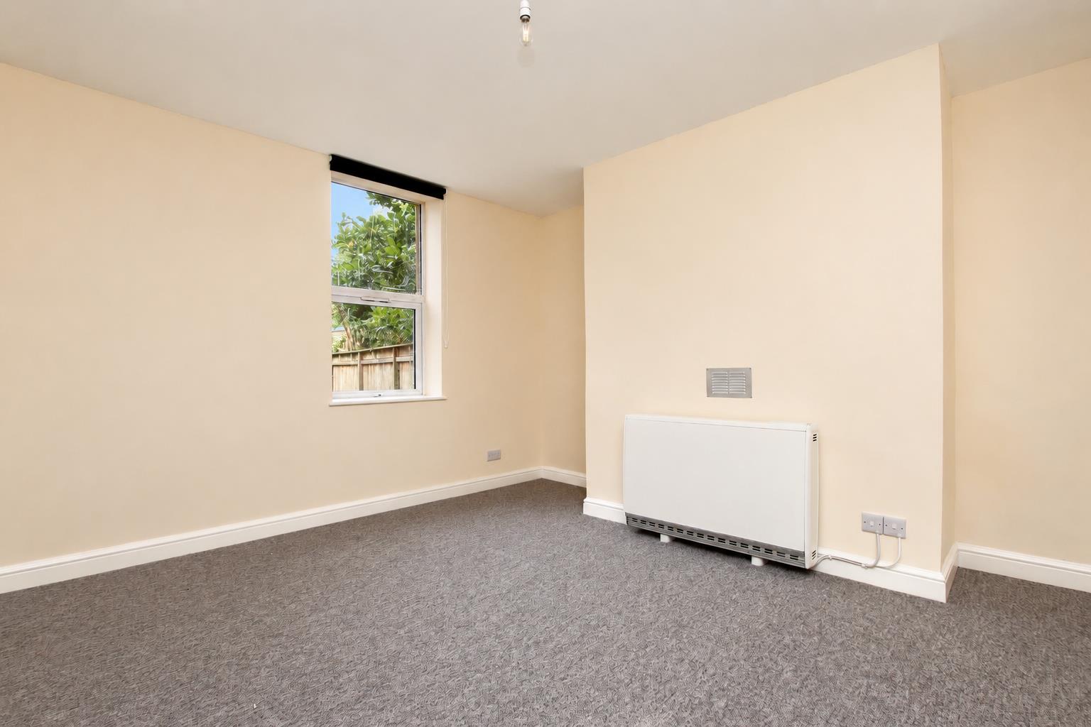 Flat Lower Bristol Road in Bath