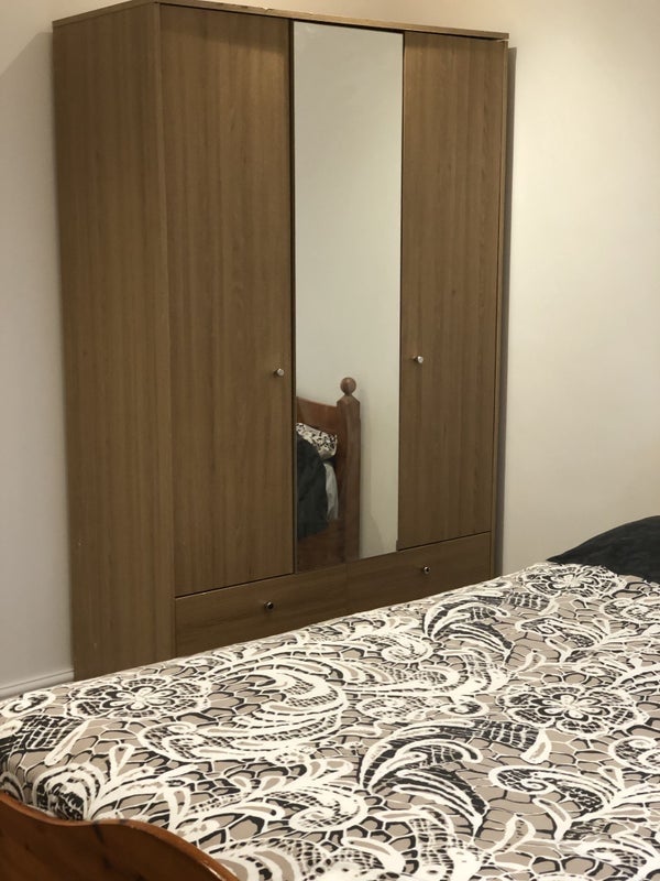 Room Crosse Court in Basildon