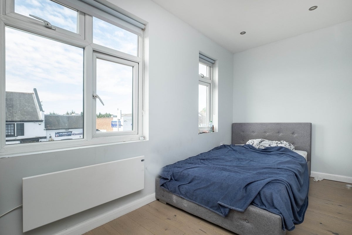 Flat Kneller Road in Greater London