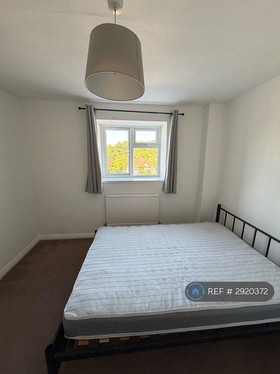 Room Beverley Way in Greater London