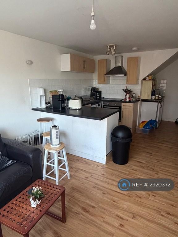 Room Beverley Way in Greater London