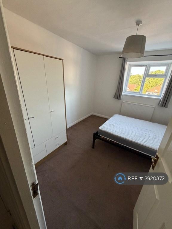 Room Beverley Way in Greater London