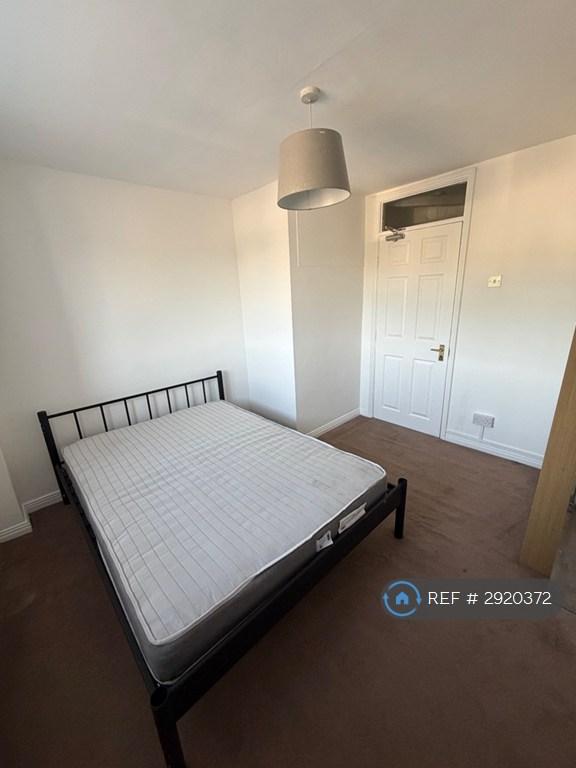 Room Beverley Way in Greater London
