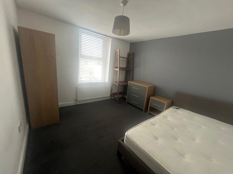 Room Elm Street in Cardiff