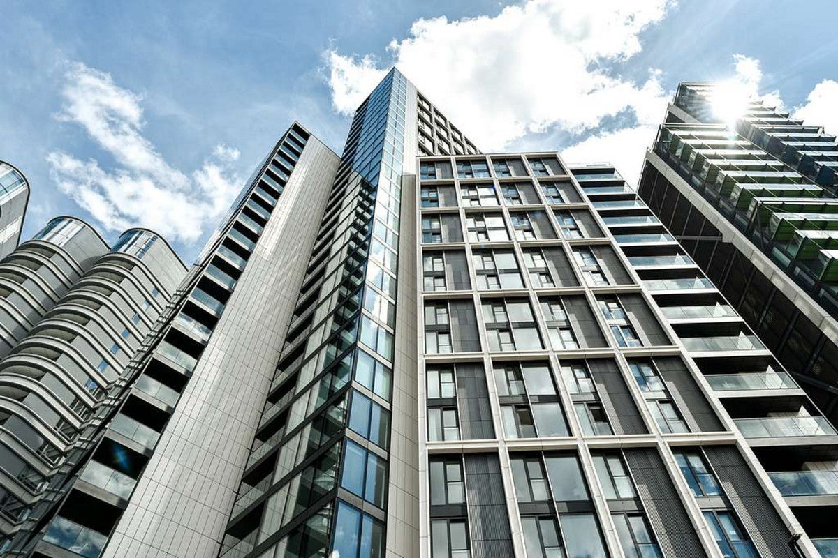 Flat Albert Embankment in Greater London