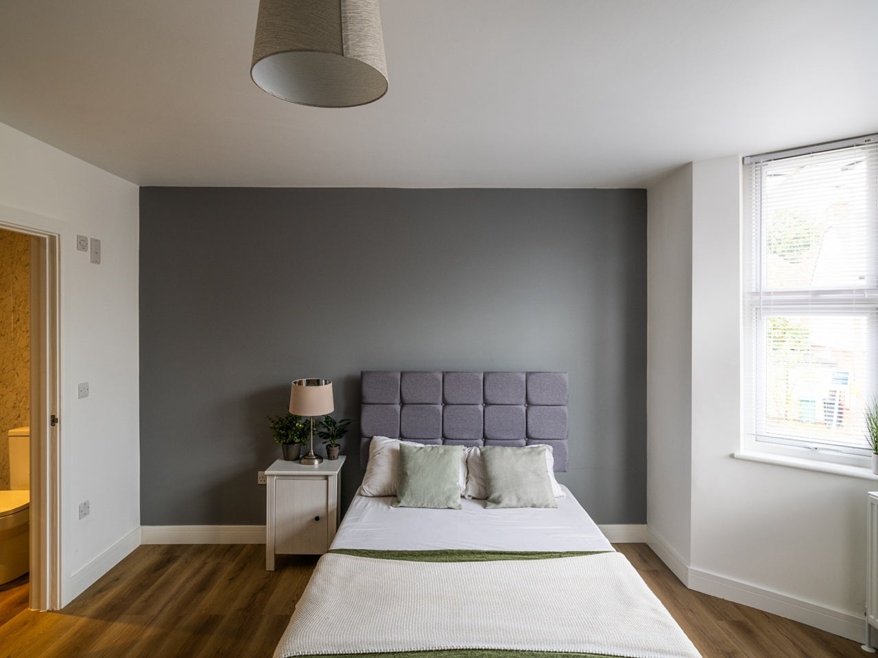 Room Francis Road in Watford