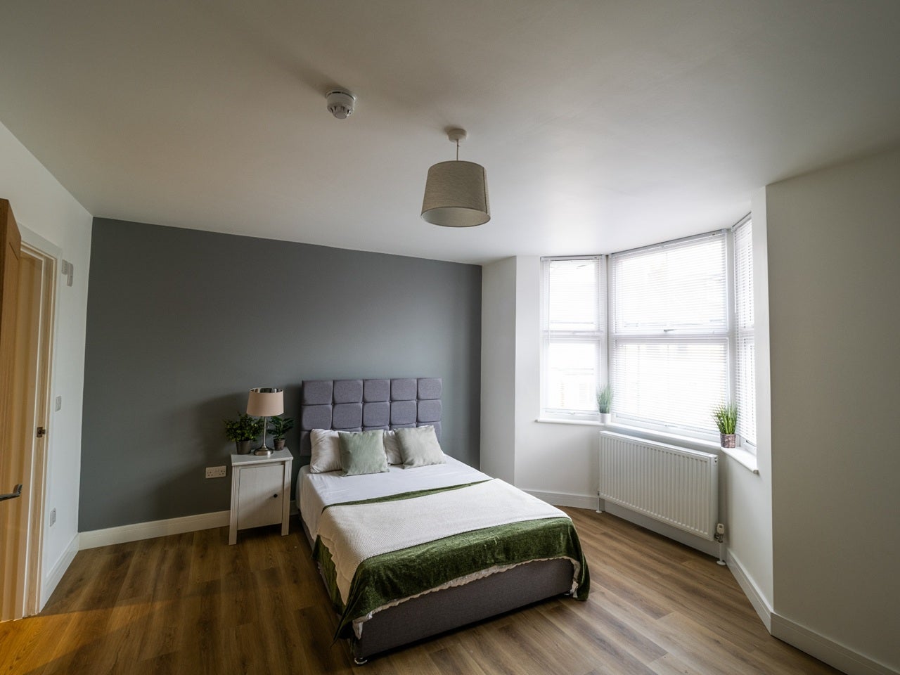 Room Francis Road in Watford
