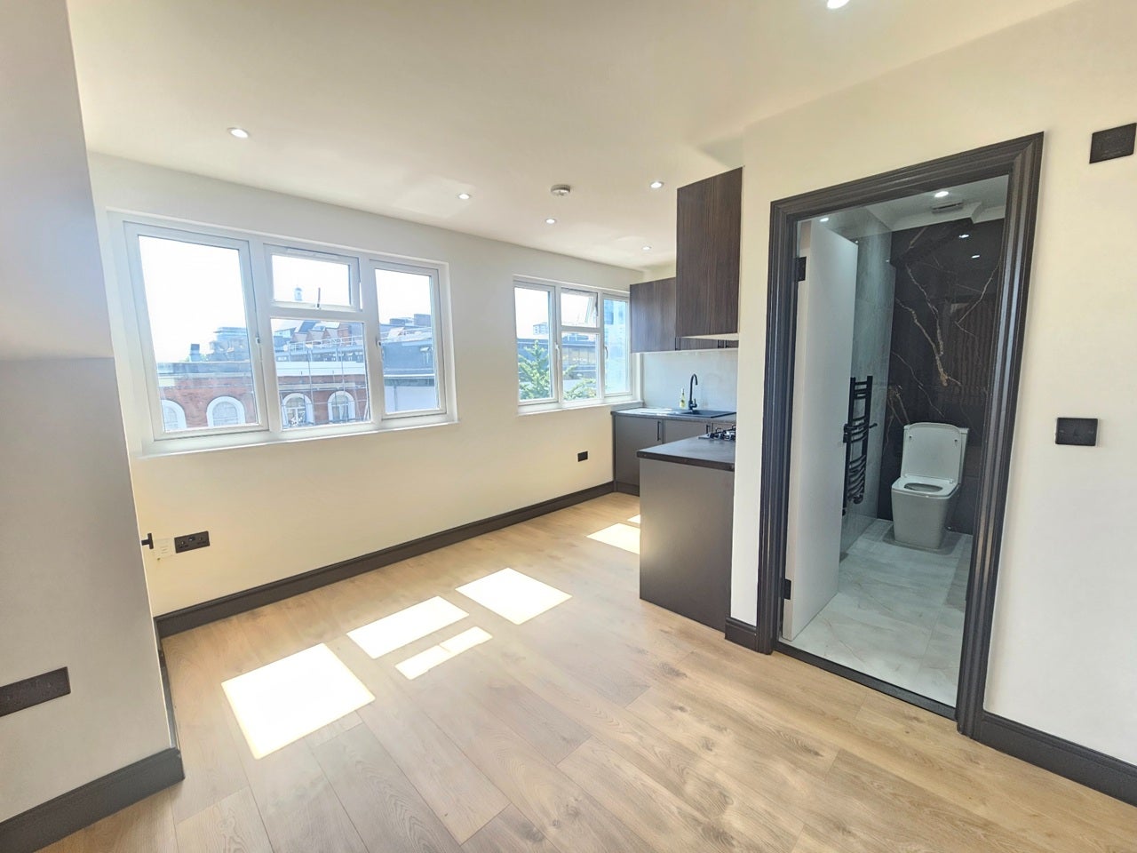 Flat Blackstock Road in Greater London
