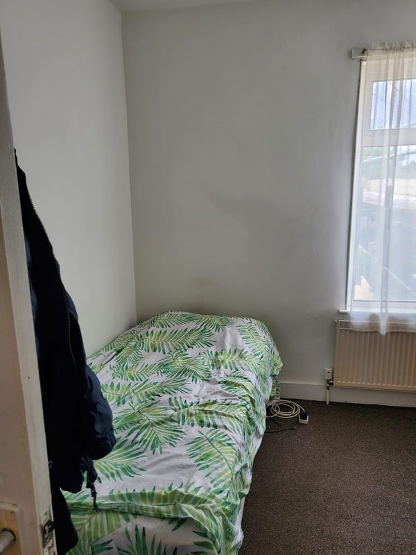 Room St Mary's Road in Greater London