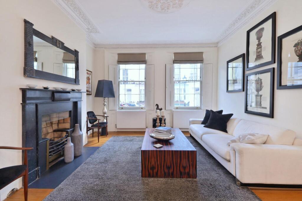 House Chalcot Crescent in Greater London