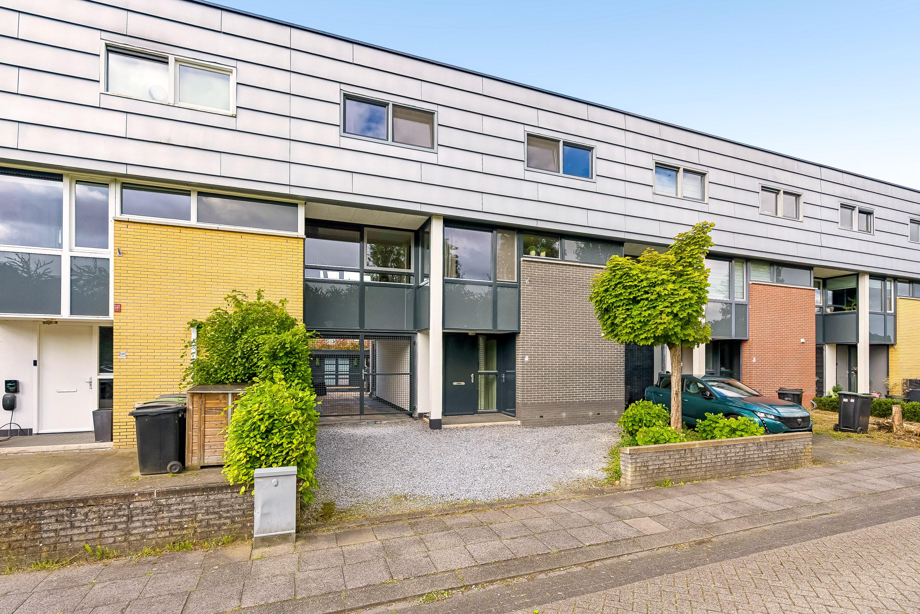 Tussenwoning te koop: Carel Willinklaan 18, Almere