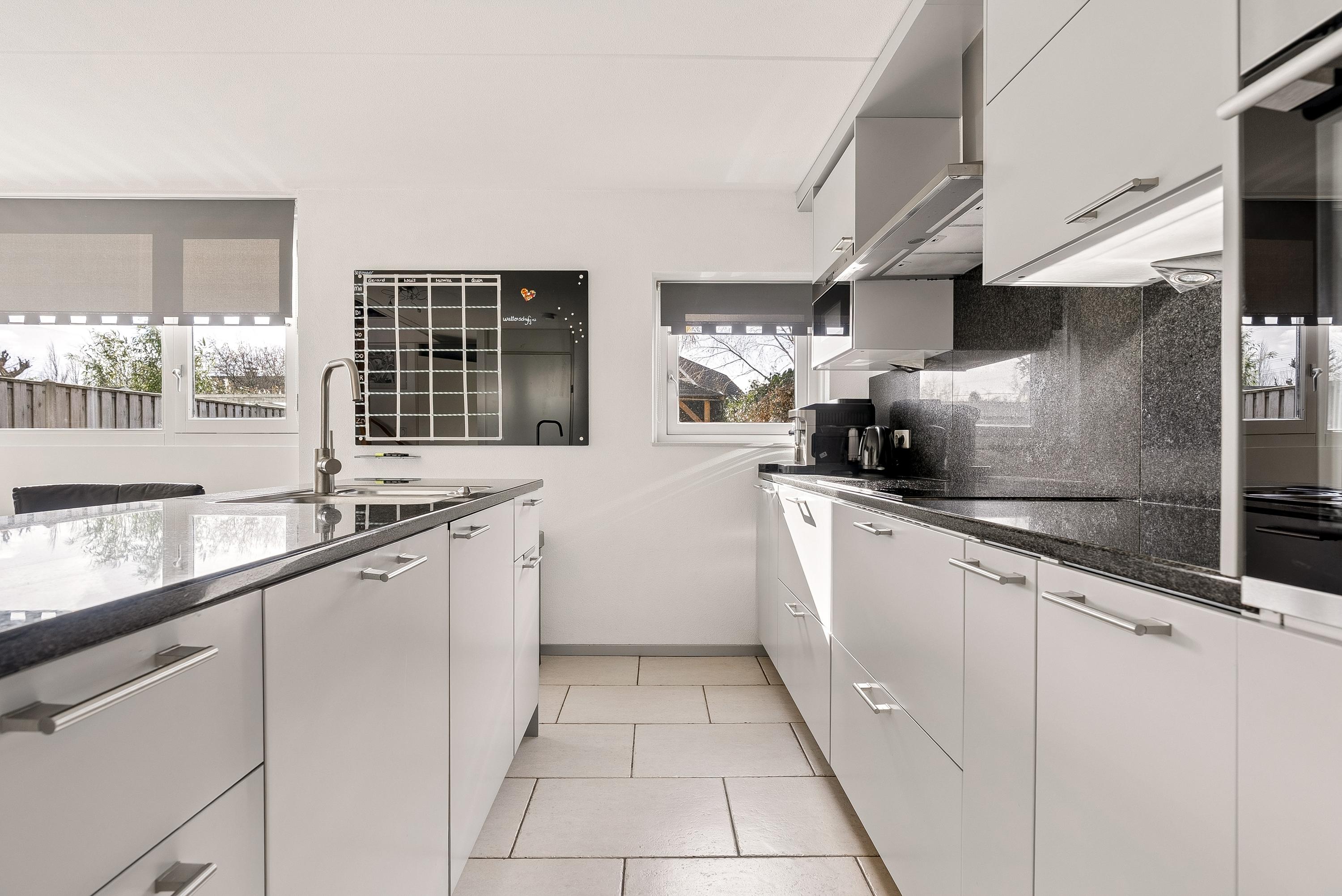 Tussenwoning te koop: Carel Willinklaan 18, Almere
