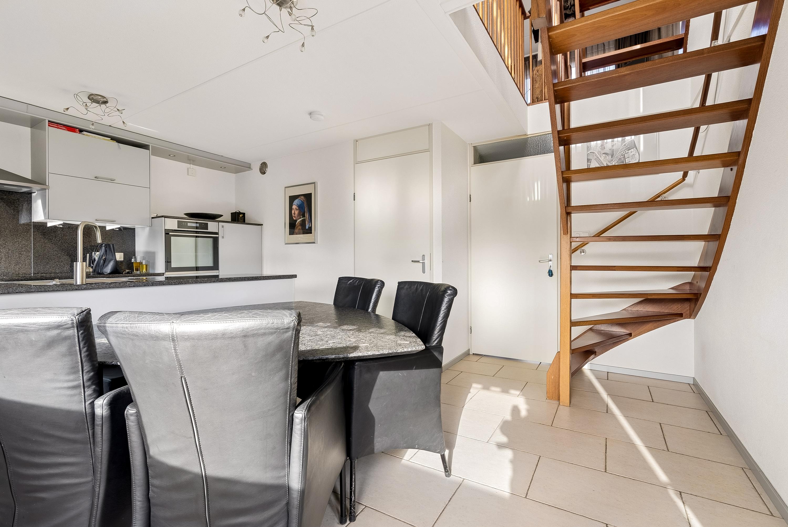 Tussenwoning te koop: Carel Willinklaan 18, Almere