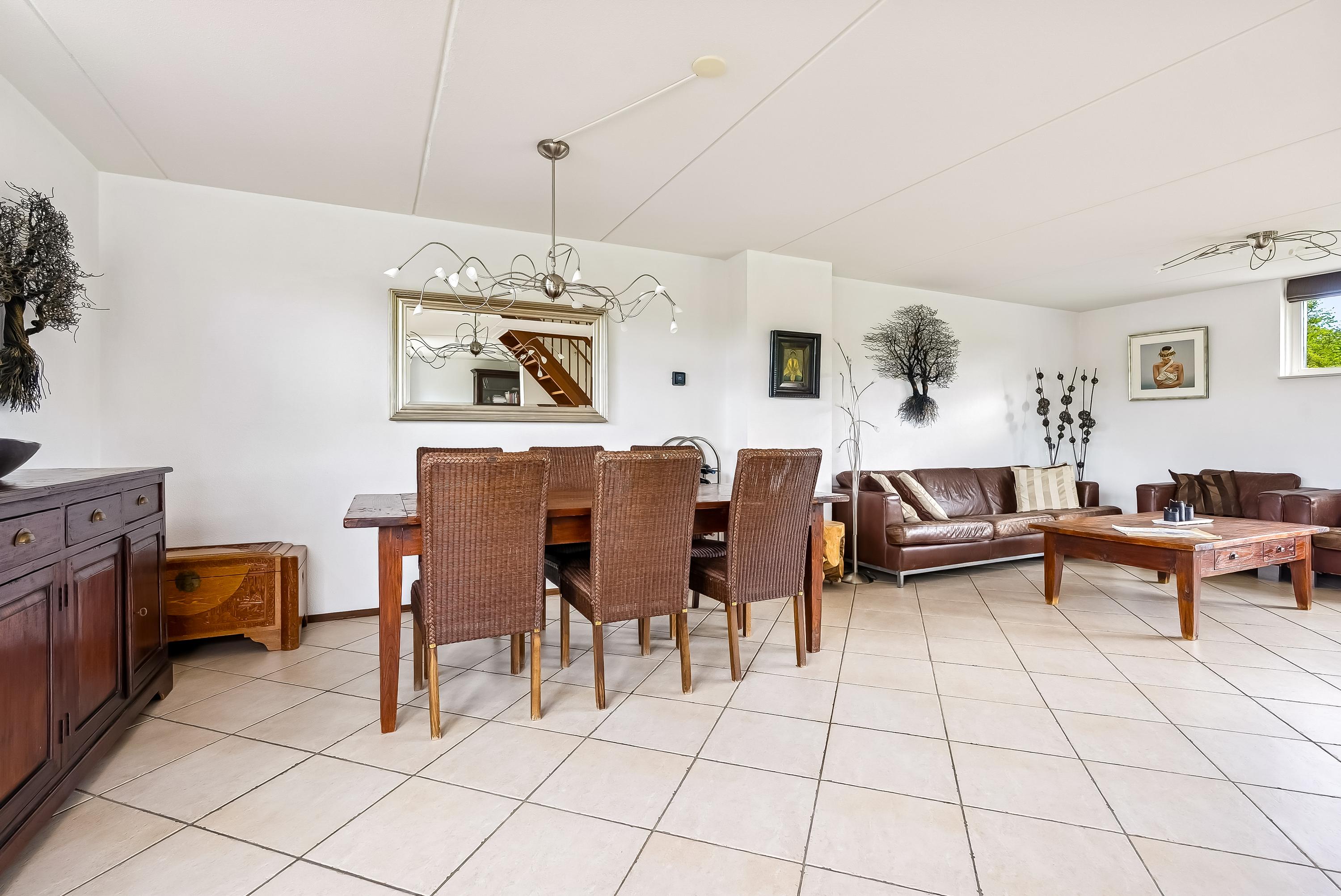 Tussenwoning te koop: Carel Willinklaan 18, Almere