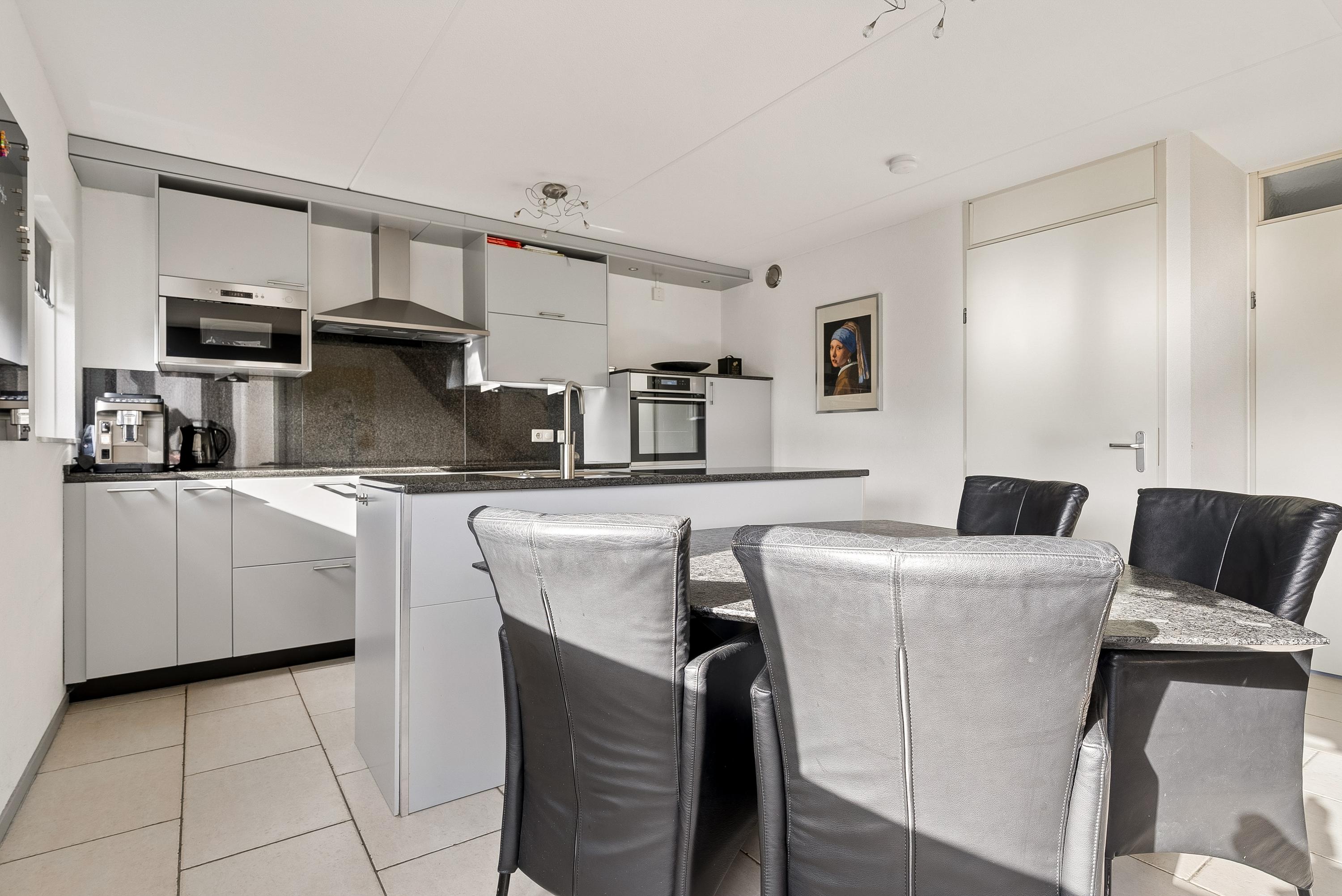 Tussenwoning te koop: Carel Willinklaan 18, Almere