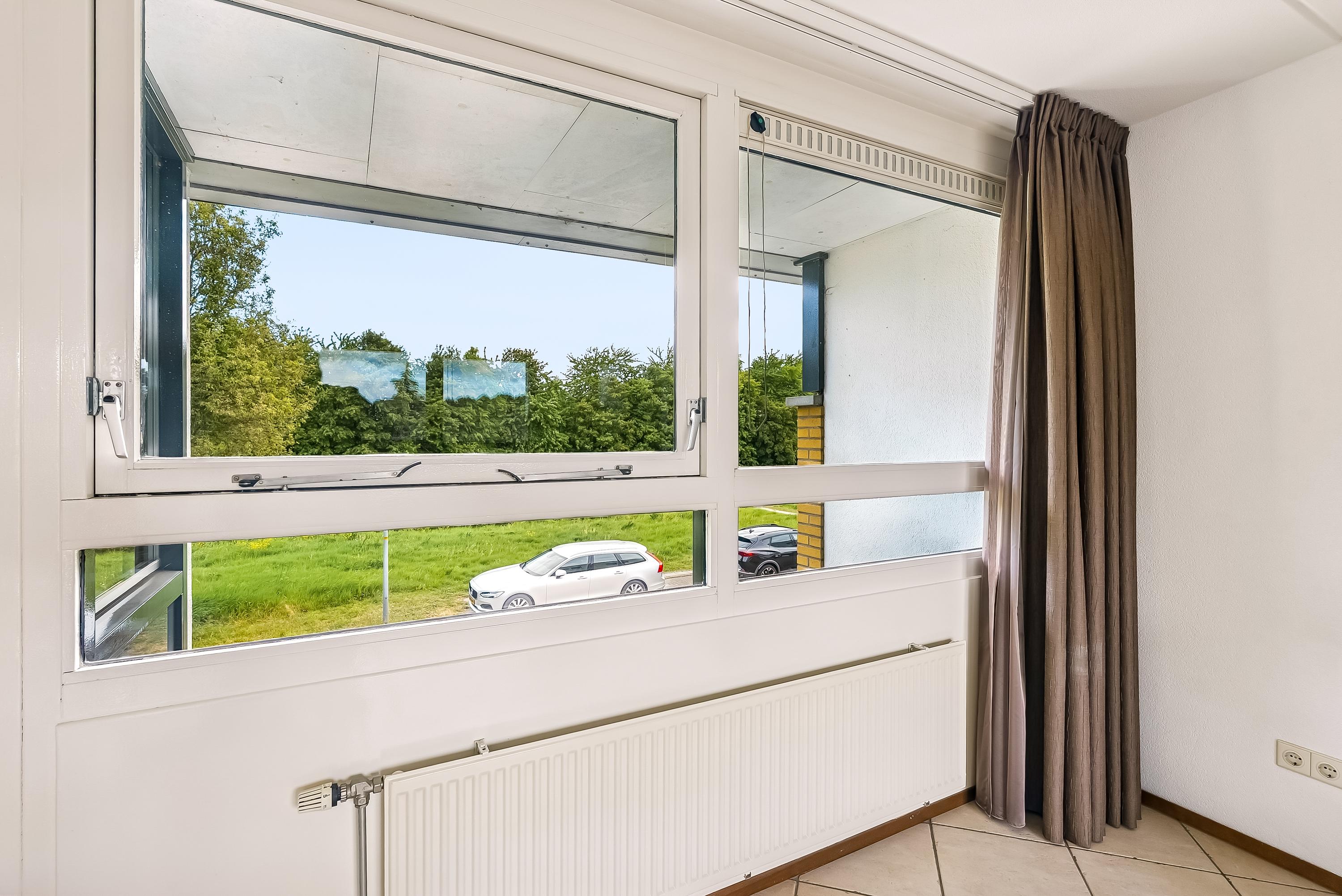 Tussenwoning te koop: Carel Willinklaan 18, Almere