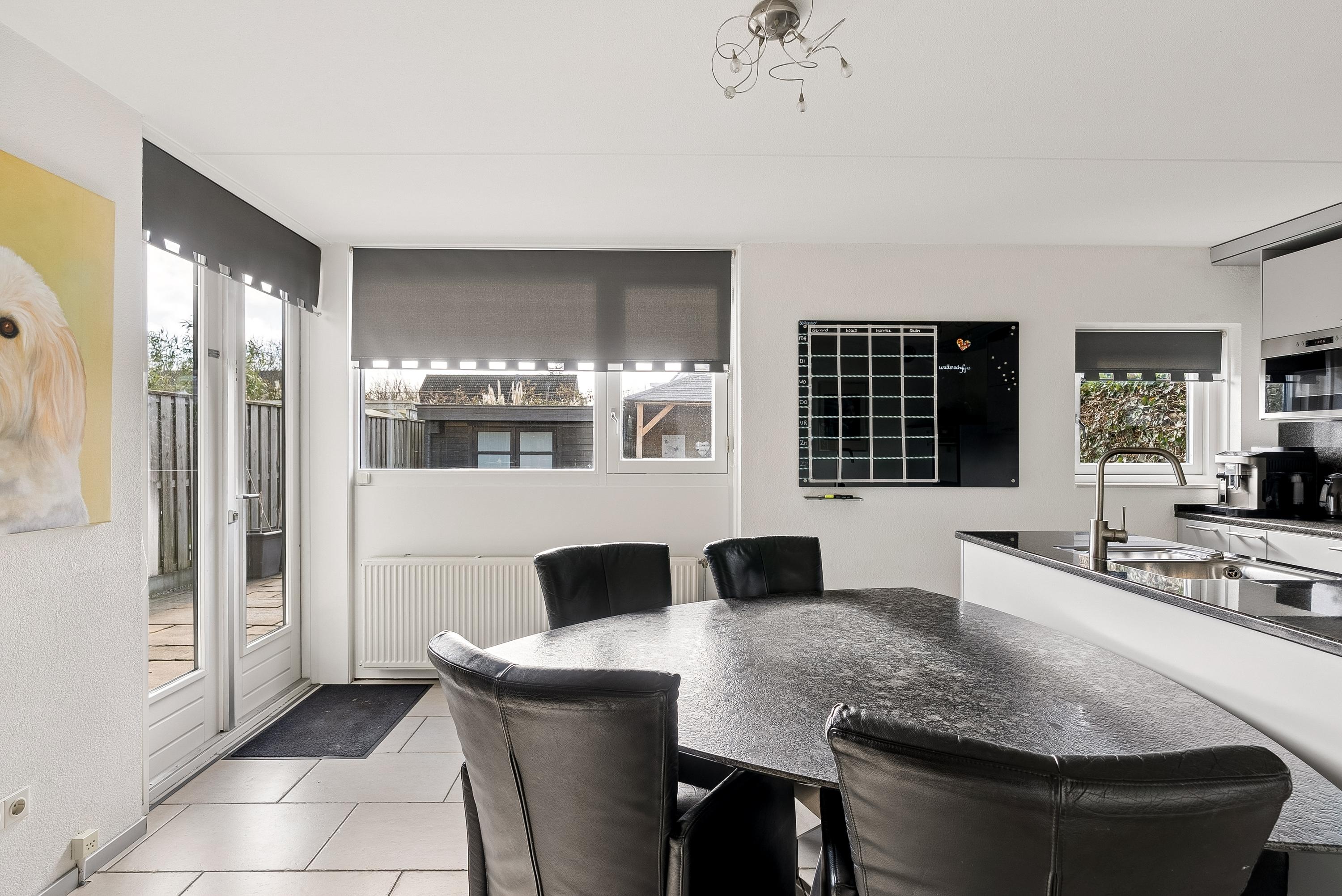 Tussenwoning te koop: Carel Willinklaan 18, Almere