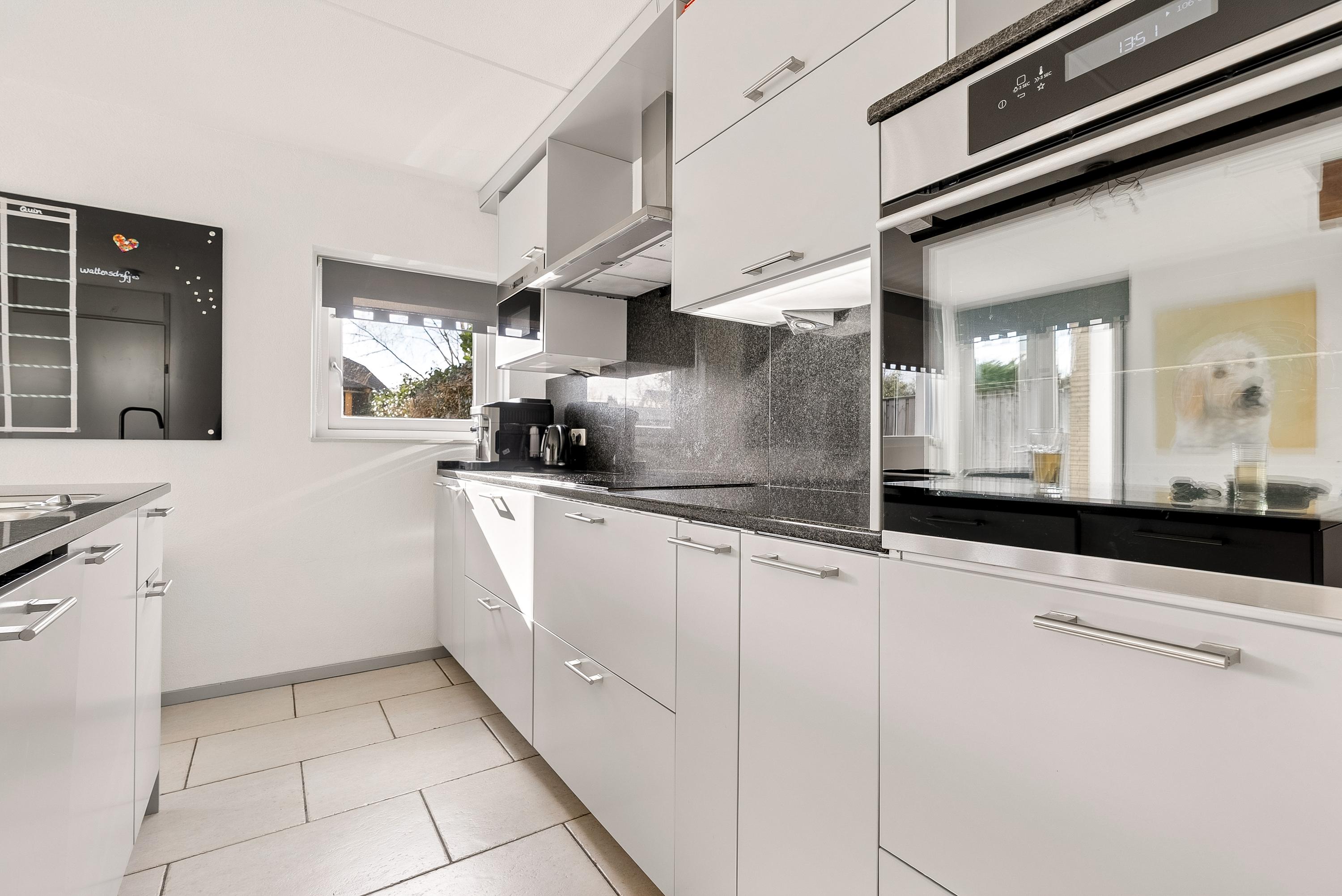 Tussenwoning te koop: Carel Willinklaan 18, Almere