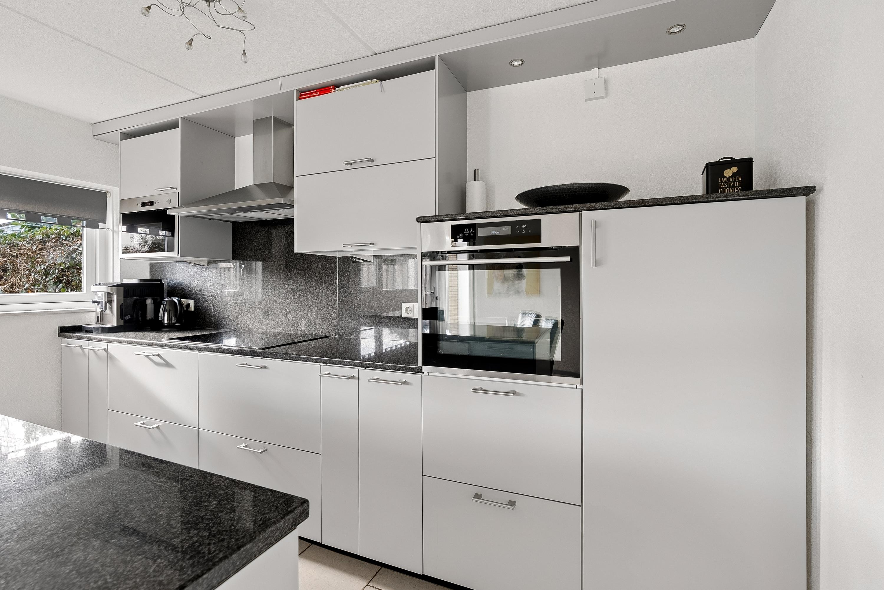 Tussenwoning te koop: Carel Willinklaan 18, Almere