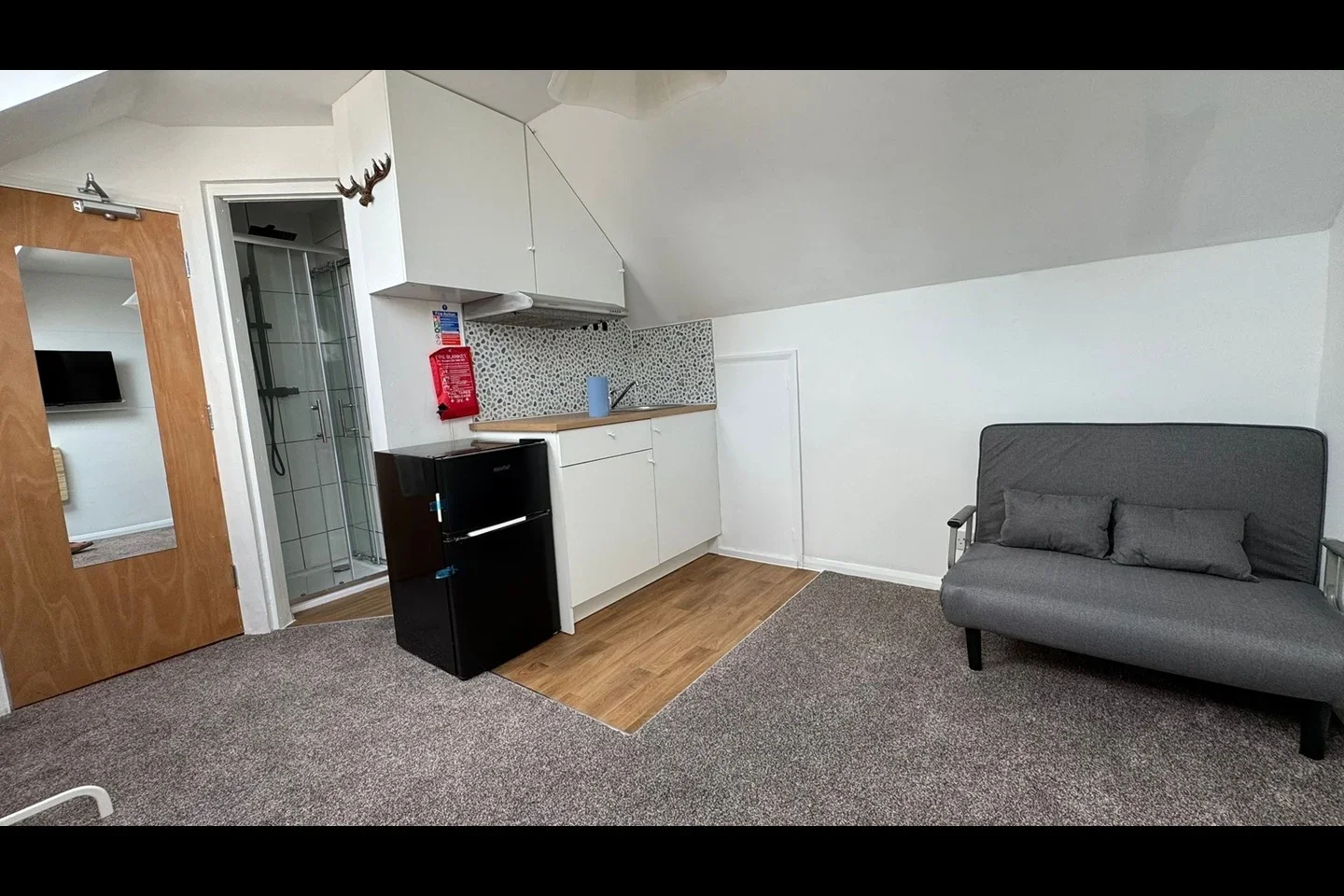 Flat North Circular Road in Greater London