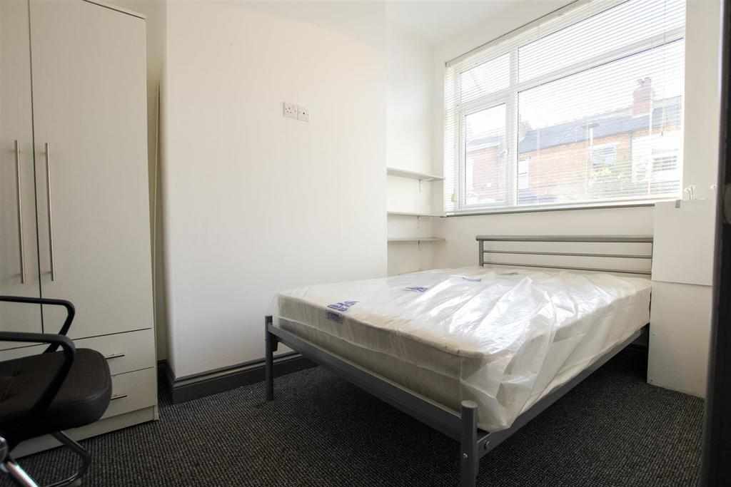Flat Winnie Road in Birmingham