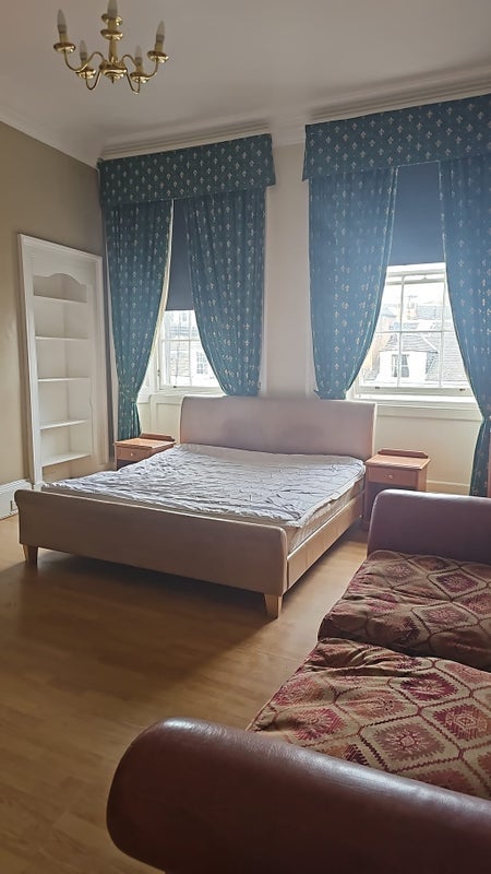 Room Queensferry Street in City of Edinburgh