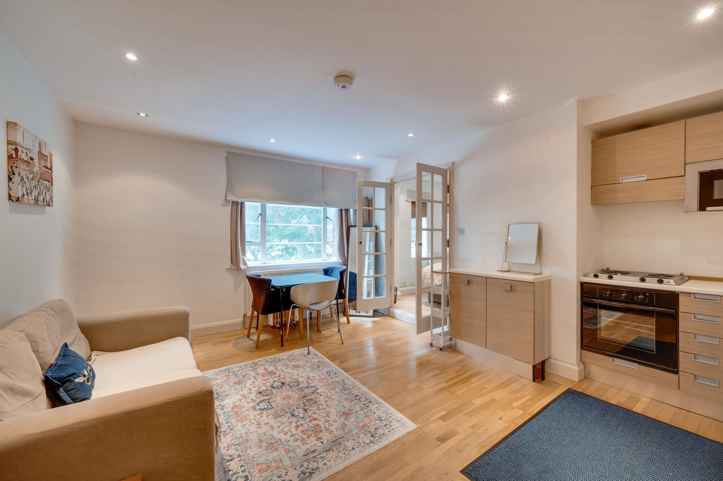 Flat Sloane Avenue in Greater London