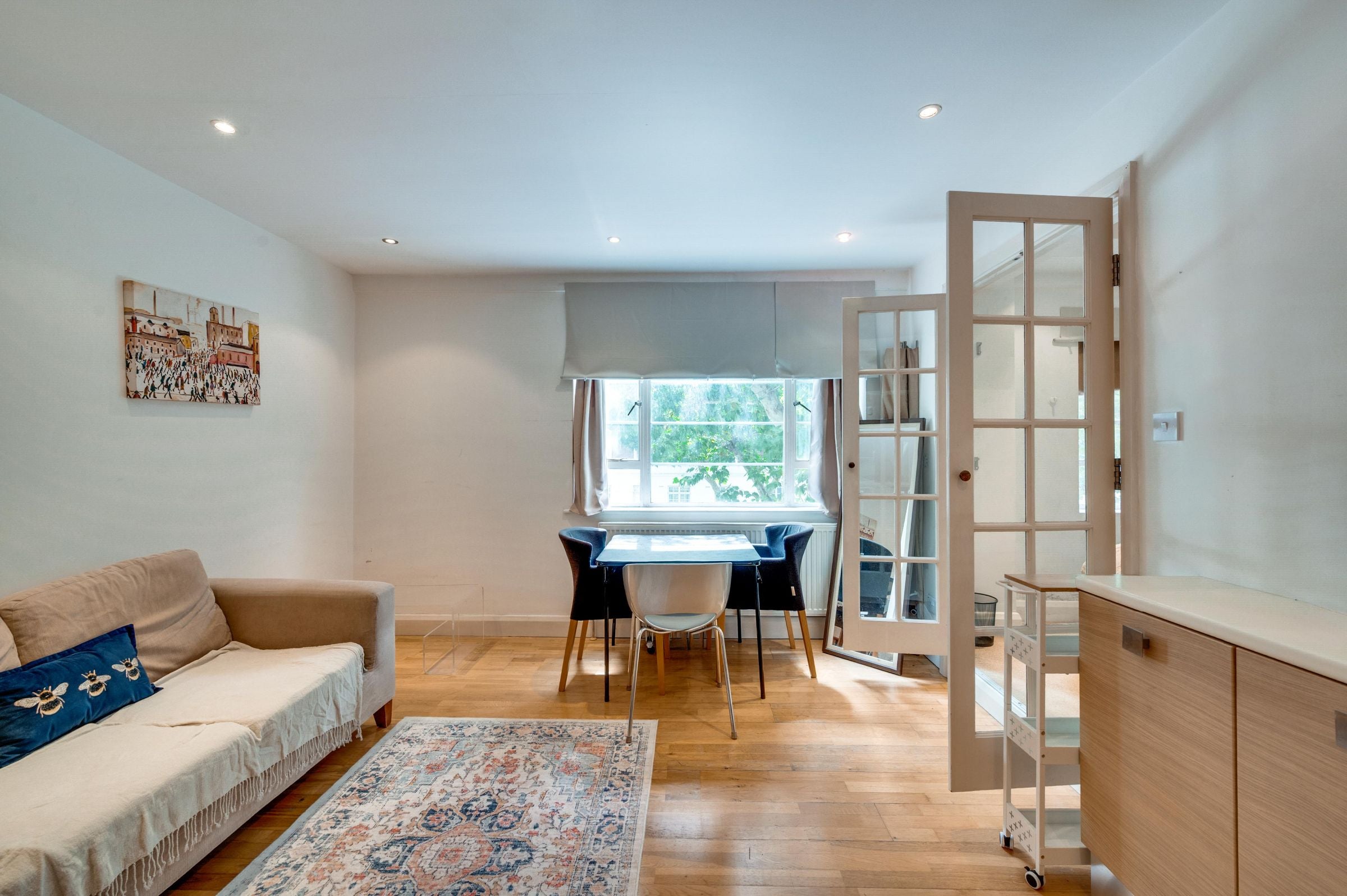 Flat Sloane Avenue in Greater London