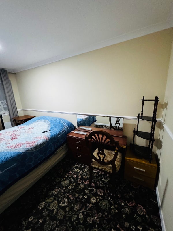 Room Young Road in Greater London