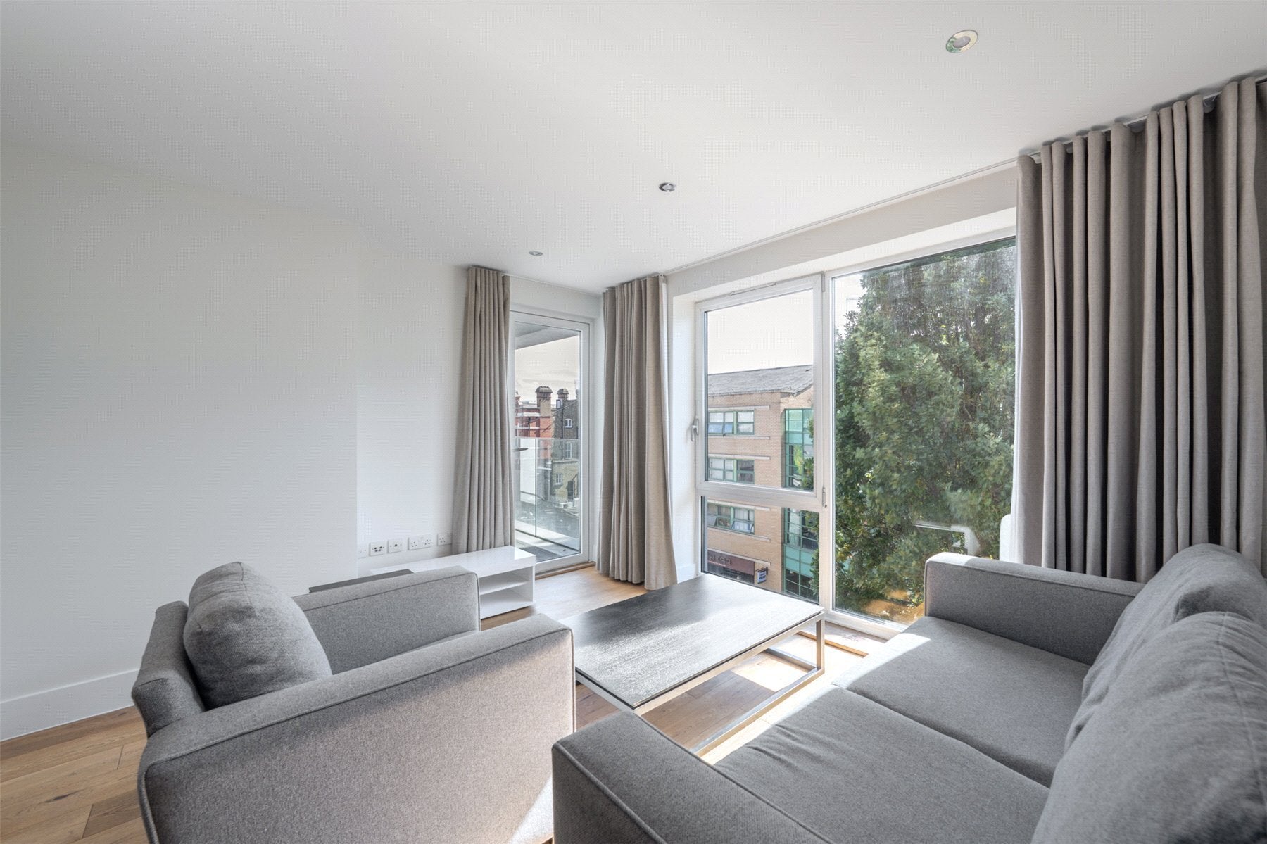 Flat Jamestown Road in London
