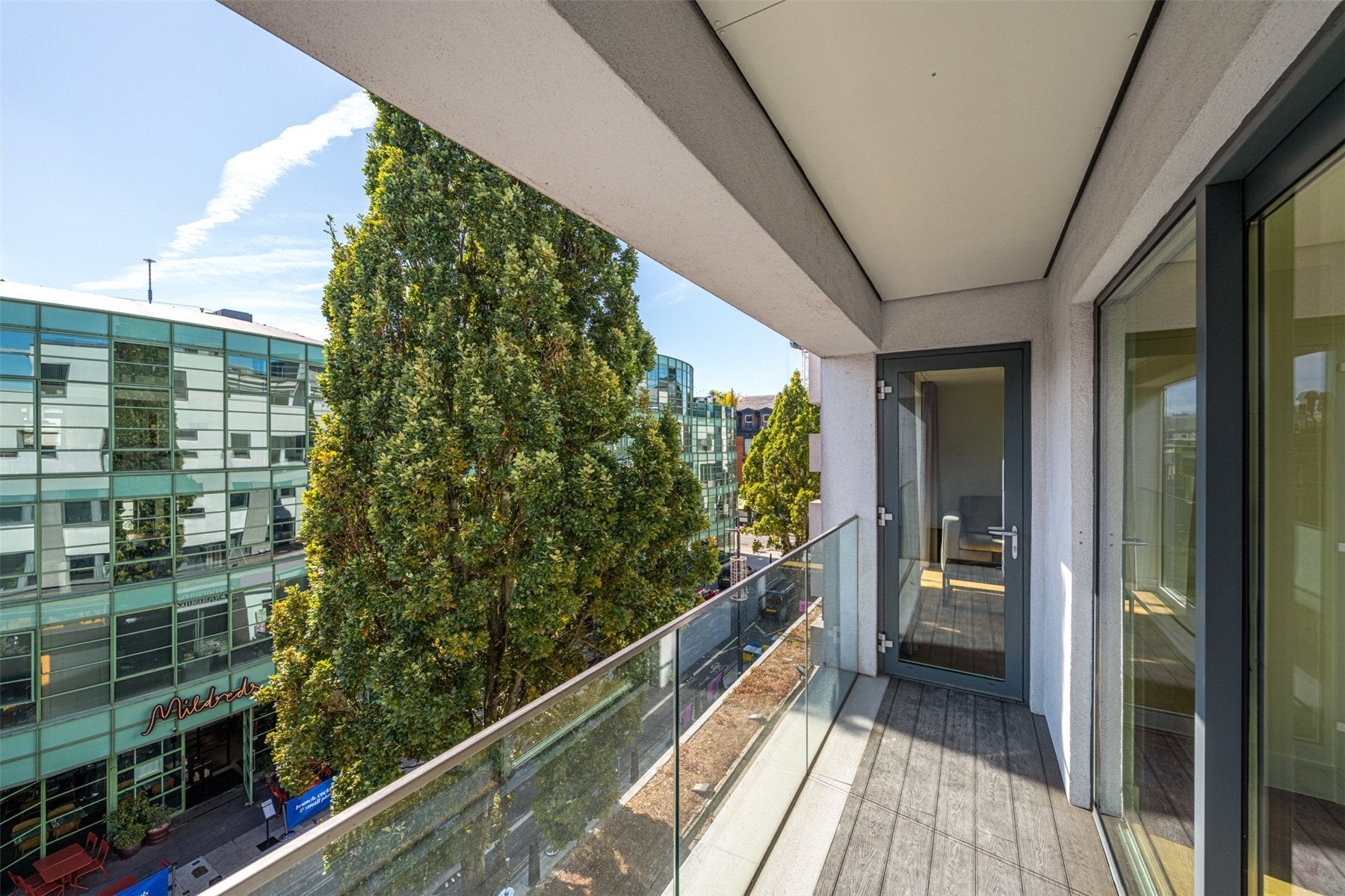 Flat Jamestown Road in London
