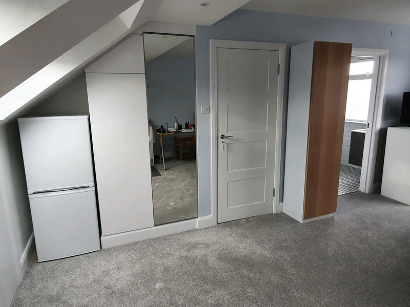 Room Taunton Avenue in Greater London