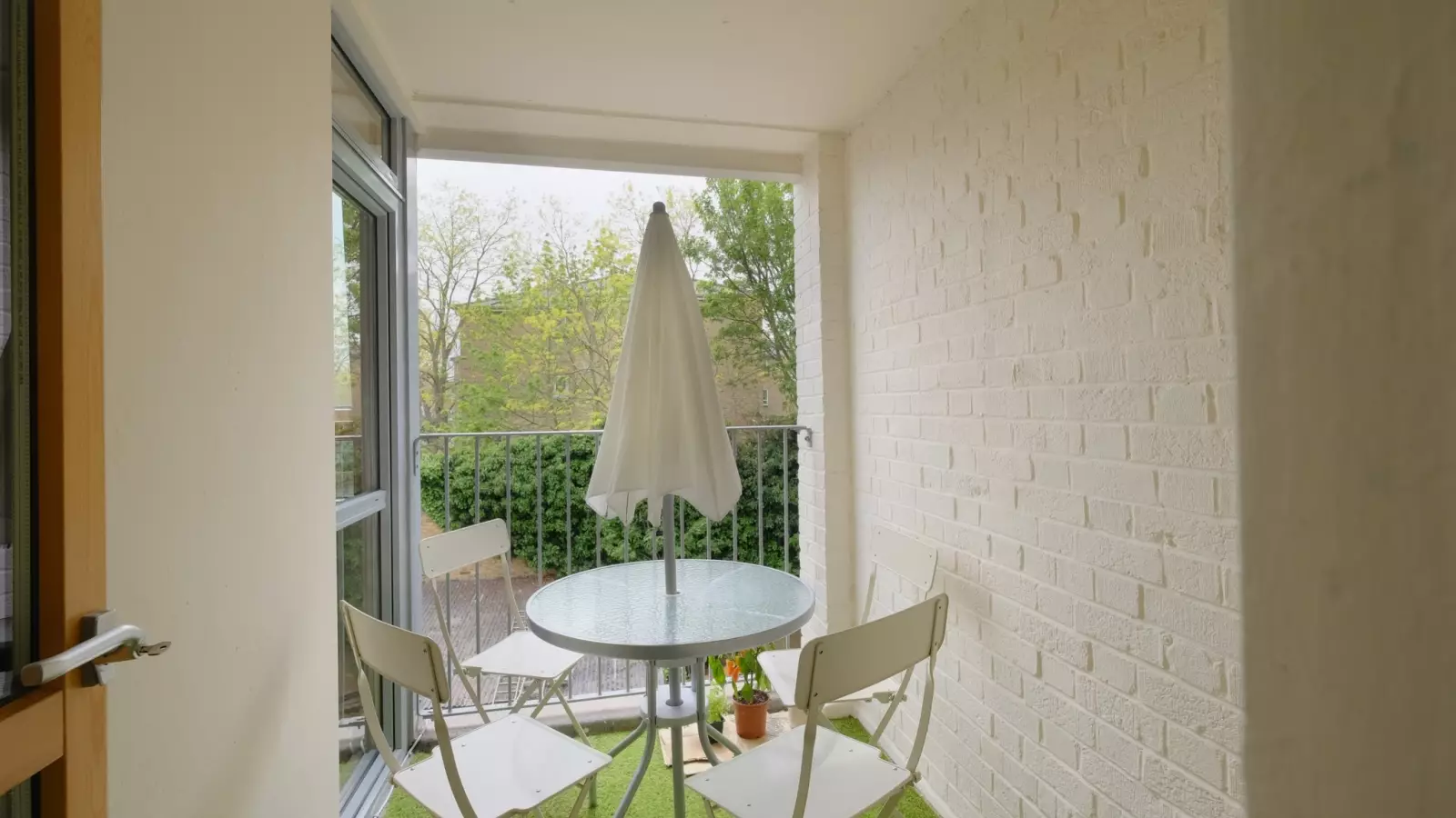 Room Robsart Street in Greater London