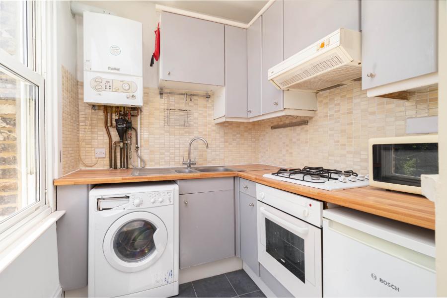 Flat Waldram Park Road in Greater London