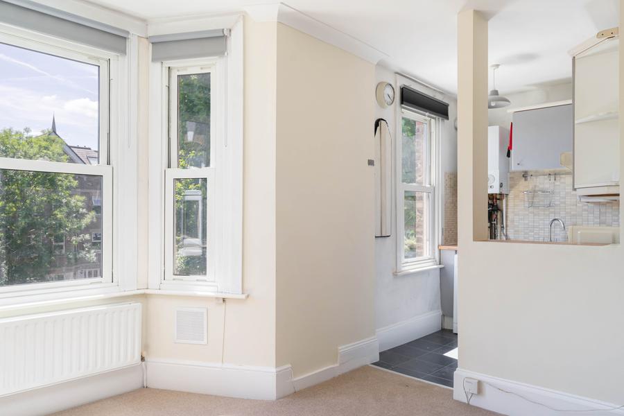 Flat Waldram Park Road in Greater London