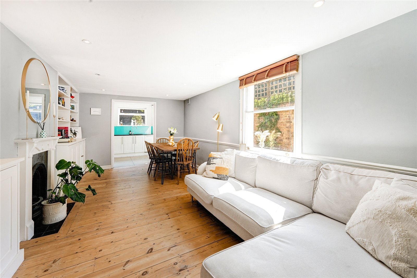 Flat Saltoun Road in Greater London