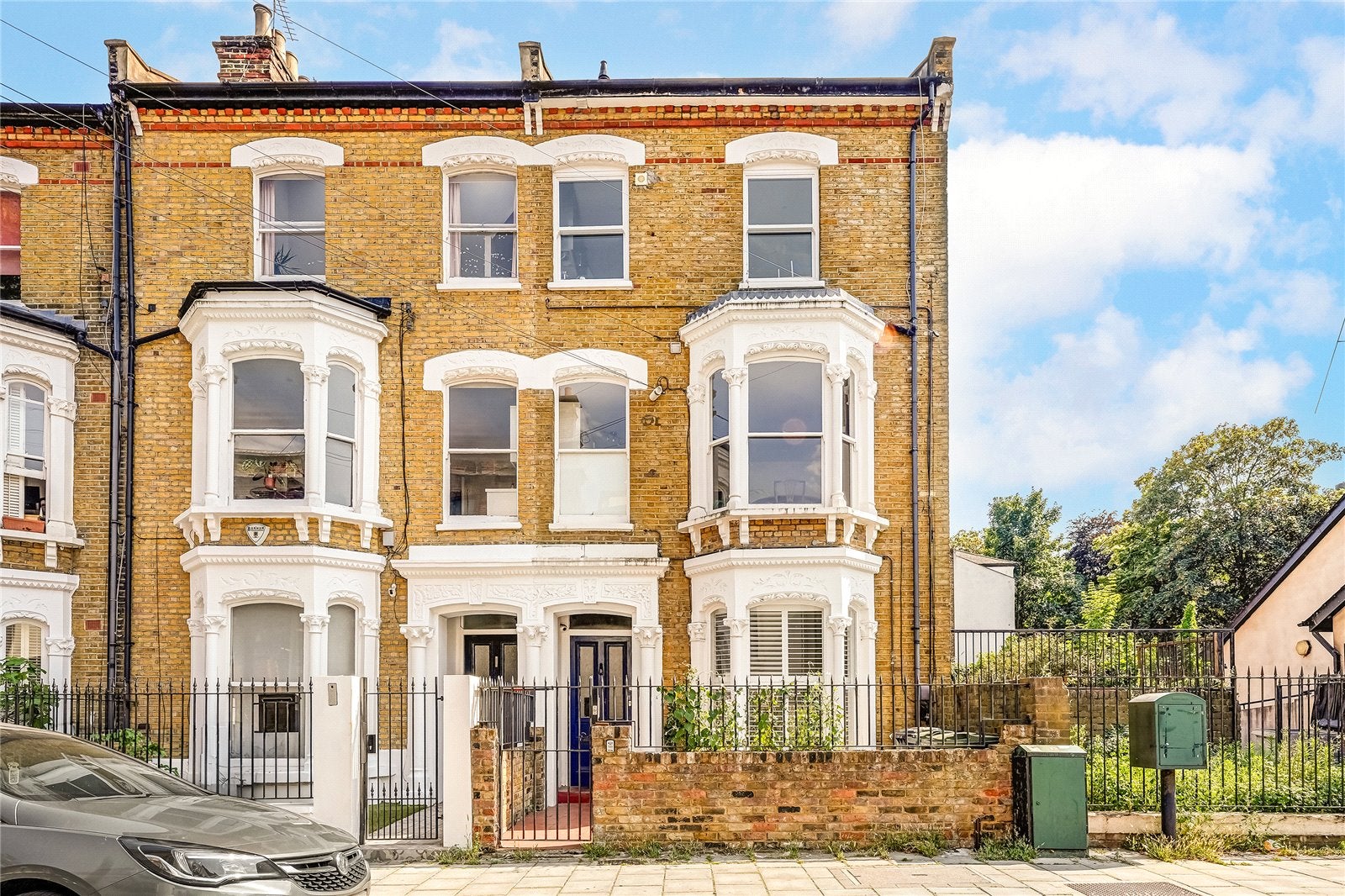 Flat Saltoun Road in Greater London