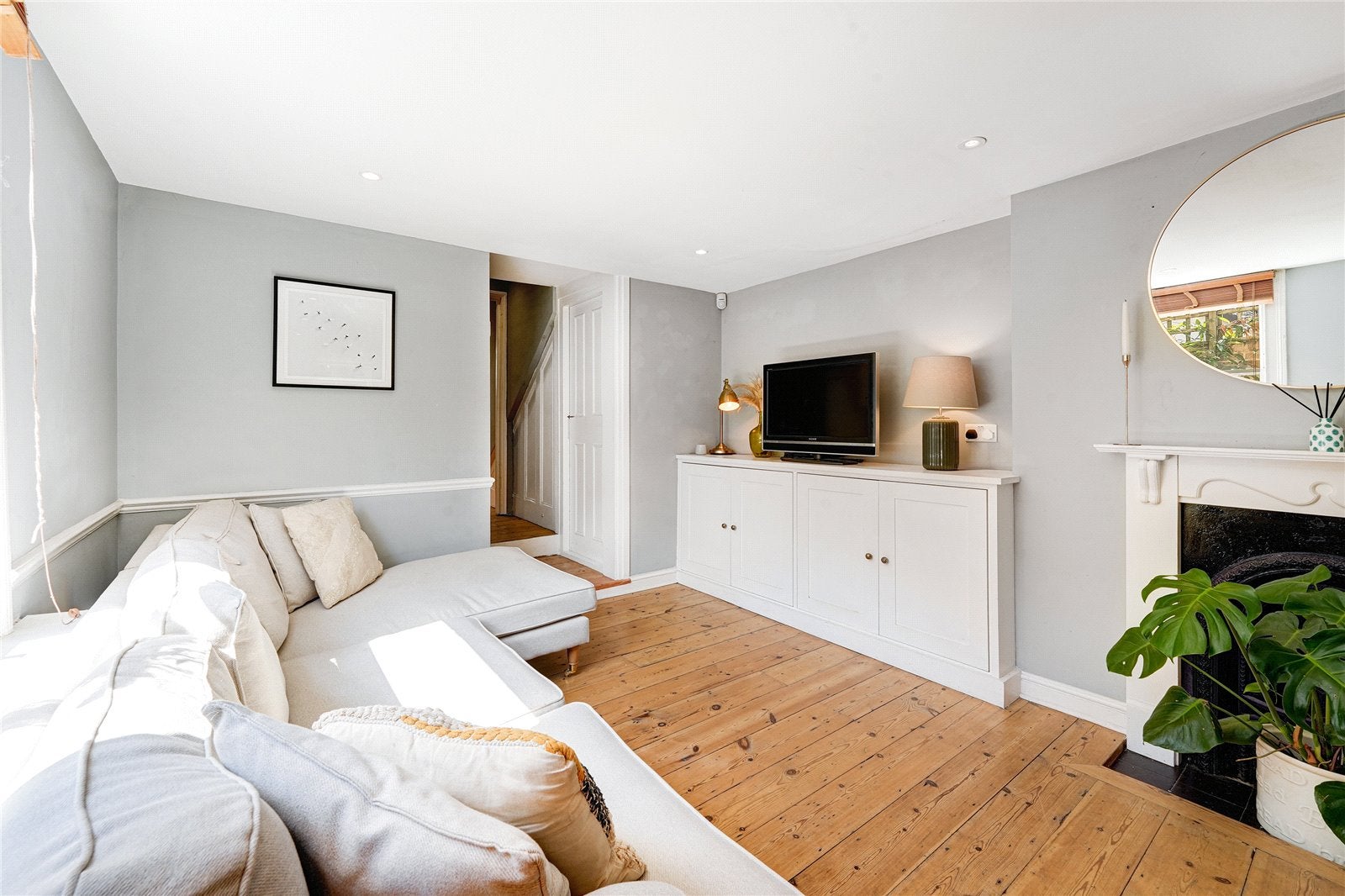 Flat Saltoun Road in Greater London