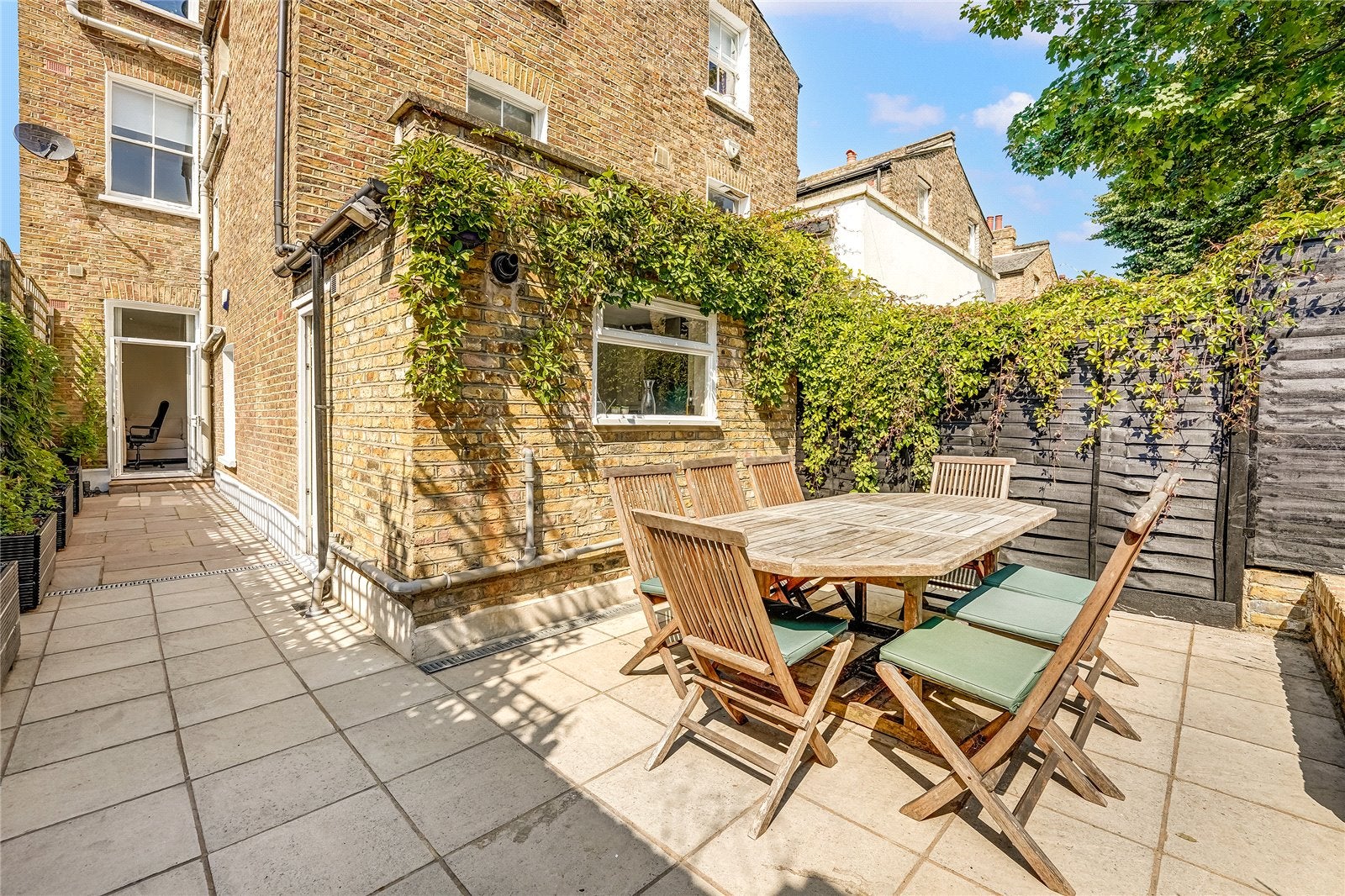 Flat Saltoun Road in Greater London