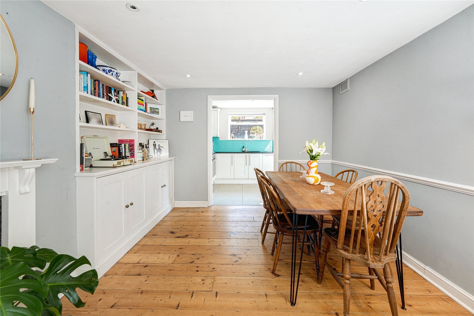 Flat Saltoun Road in Greater London