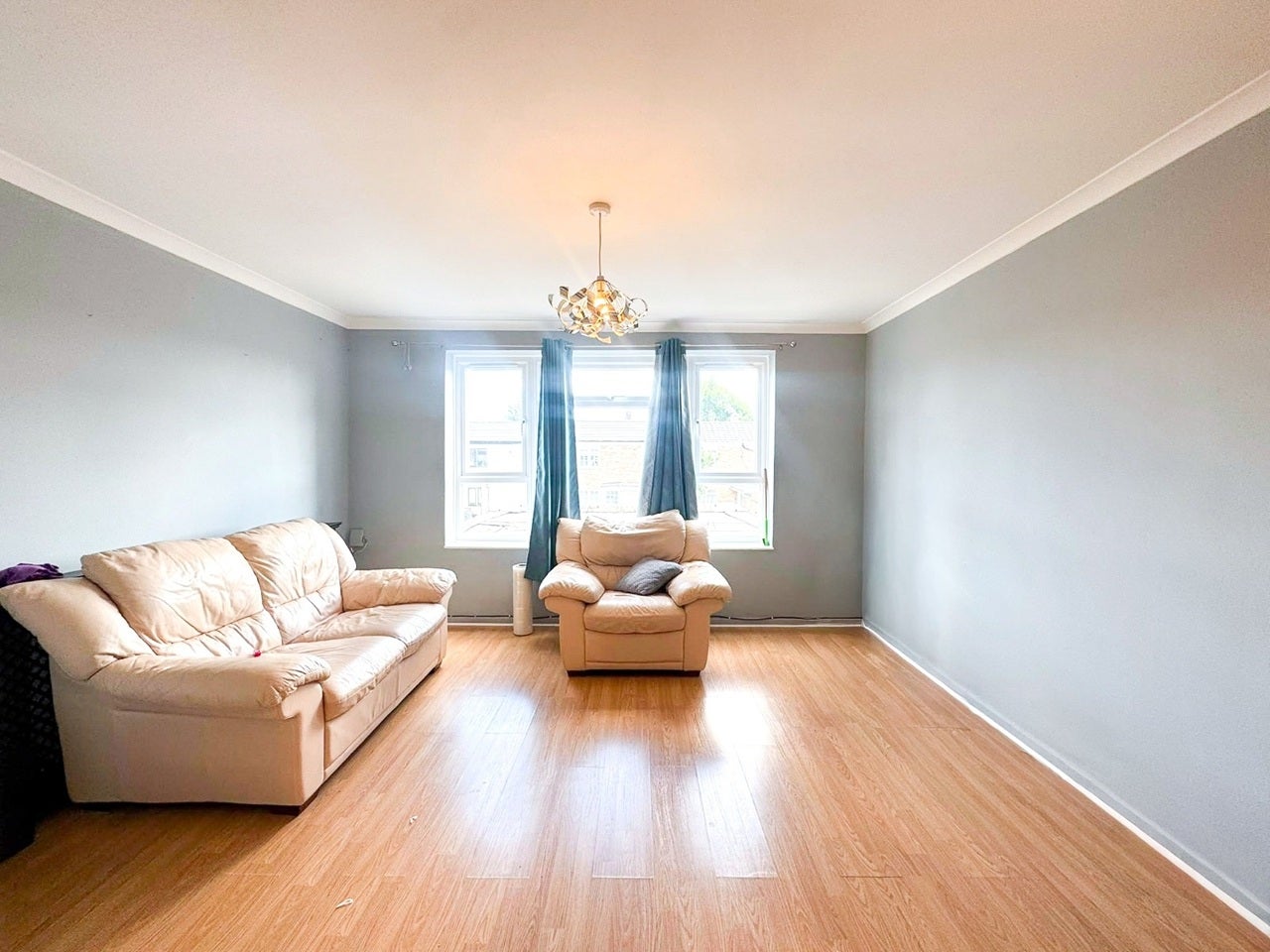 Flat Longcroft Drive in Waltham Cross